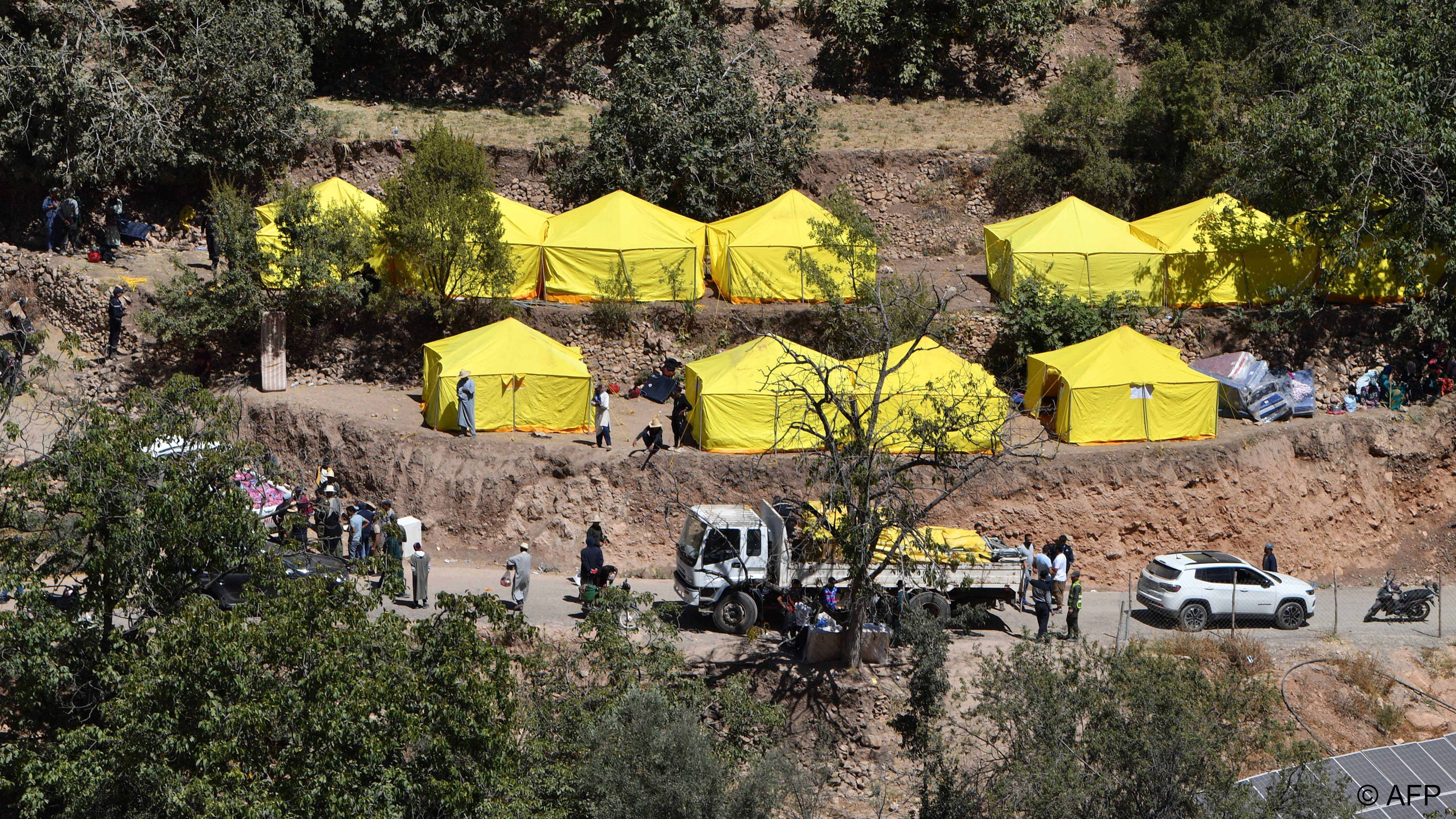 Shelter tents are erected by Moroccan authorities for the survivors of the deadly earthquake (image: FETHI BELAID/AFP)