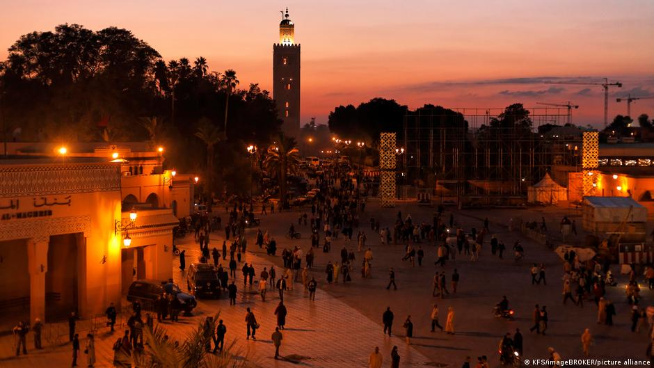 Marrakech's historic city square, Jemaa el-Fna, draws millions of tourists every year (image: KFS/imageBROKER/picture alliance)