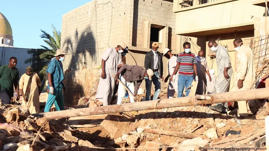  إعصار دانيال المدمر تسبب في فيضان نتيجة انهيار سدَّين - مدينة درنة في ليبيا.  Libyen Überschwemmungen Foto Picture Alliance.jpg