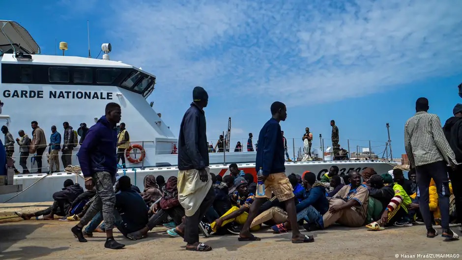 أفواج المهاجرين الأفارقة تتدفق على السواحل التونسية في اتجاه أوروبا Migration - Tunesien Europa Foto Imago.jpg