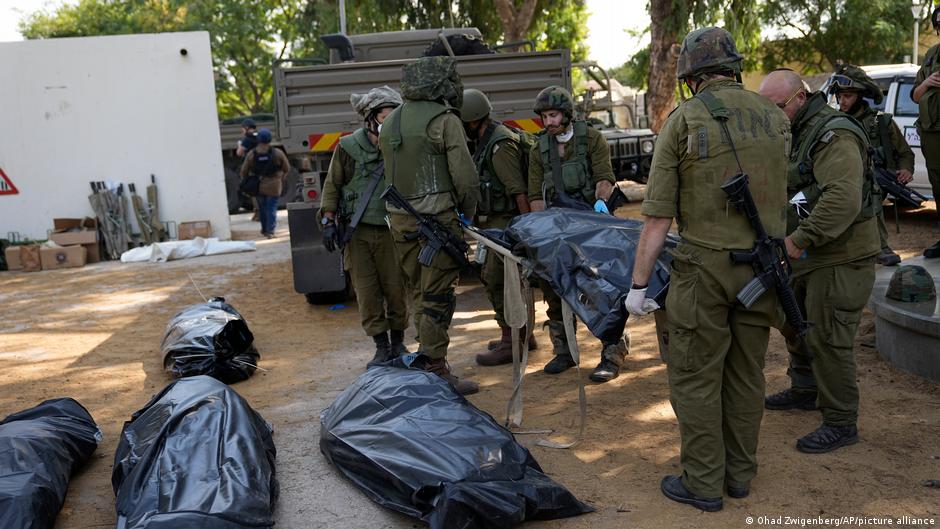 Dutzende Bewohner des Kibbuz Kfar Azza wurden von Hamas-Terroristen ermordet (Foto: Ohad Zwigenberg/AP/picture alliance)