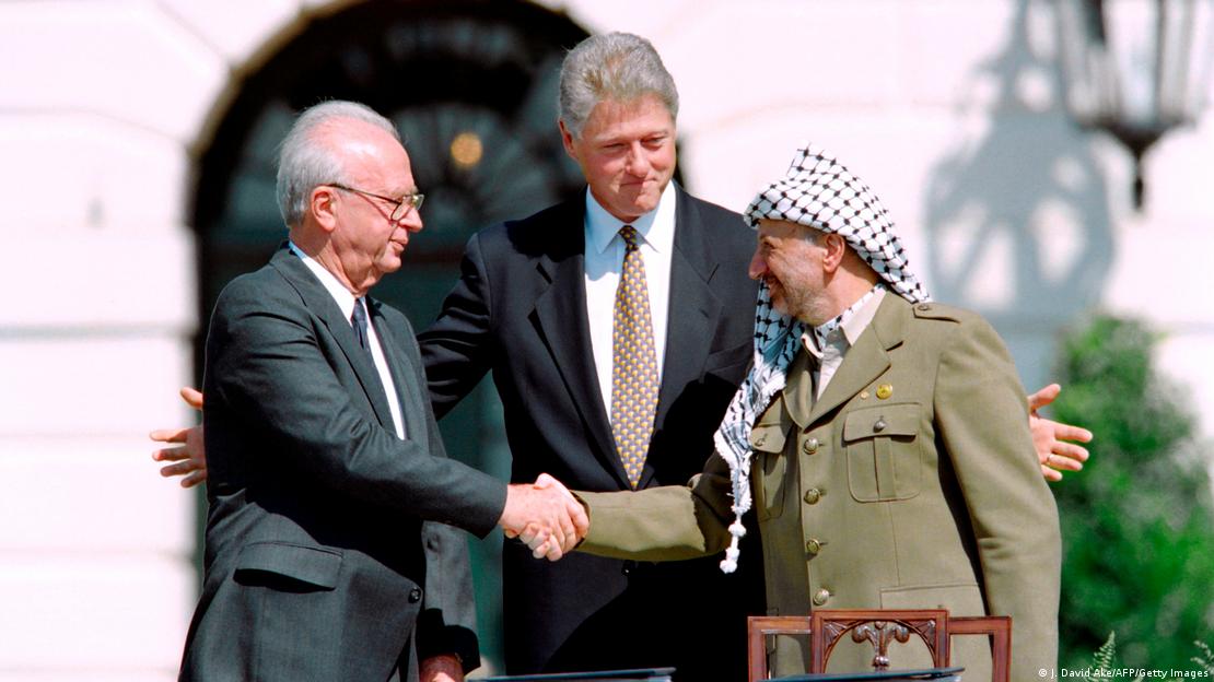 U.S. President Bill Clinton, PLO leader Yassir Arafat and Israeli Prime Minister Yitzhak Rabin at the signing of the Oslo Peace Accords (image: David Ake/AFP/Getty Images)