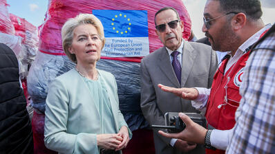 Ursula von der Leyen in Egypt with the Governor of North Sinai Mohamed Abdel-Fadil Shousha