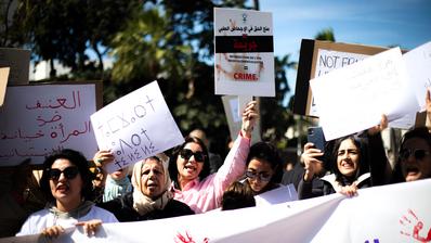 Casablanca, Marokko. 12.03.2023. Feministische Demonstration „Für sie und für diejenigen, die nach ihnen kommen werden“. Der Verein „Kif Mama Kif Baba“ forderte eine Verbesserung der Situation der Frauen in Marokko. (Foto: picture alliance / Hans Lucas | Milla Morisson)