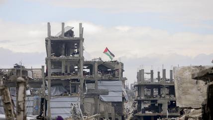 Jabalia, Gaza on 24 February 2025. (Photo: picture alliance / Middle East Images | Y. Alzanoun) A row of destroyed multistory buildings.