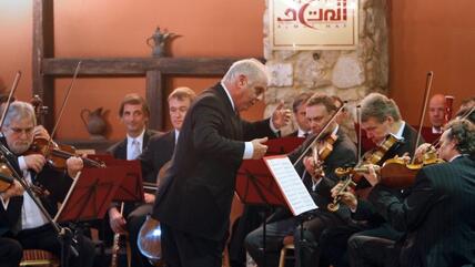 Daniel Barenboim and his orchestra in the Al Mahdaf Museum in Gaza (photo: © Shareen Sarhan / UNRWA)
