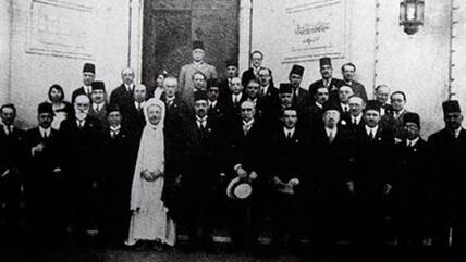  صورة جماعية للمشاركين مؤتمر الموسيقى العربية الأول عام 1932