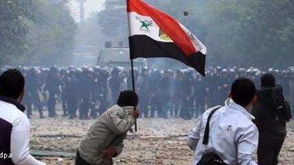 Gewaltsame Ausschreitungen am Tahrir-Platz in Kairo; Foto: dpa