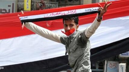 Teenage protestor in Yemen (photo: dpa)