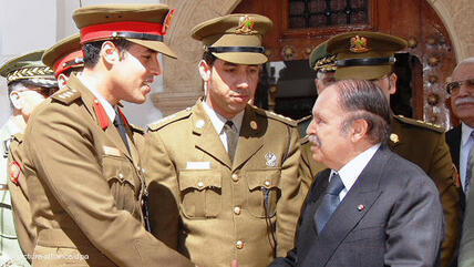 File photo dated March 2008 of Algerian president Abdelaziz Bouteflika (R) receiving Libyan leader's son Khamis Gaddafi, at the presidential palace in Algiers, Algeria (photo: picture-alliance/dpa)