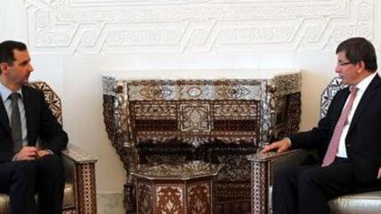 Syrian president al-Assad with Turkish foreign minister Davutoglu (photo: AP)