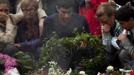 Trauer nach den Anschlägen in Norwegen; Foto: AP