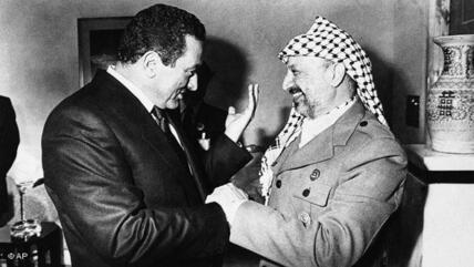 Mubarak and Arafat (photo:AP) 