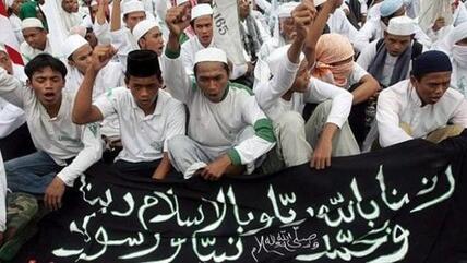 Radikale Islamisten während einer Kundgebung in Jakarta im Jahr 2006; Foto: dpa