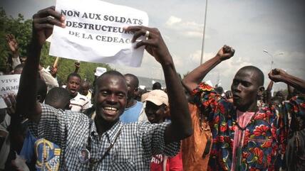 Demonstration in Bamako against a military intervention in northern Mali (photo: dapd)