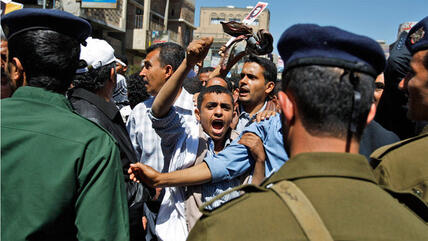 Demonstration gegen den ehemaligen Präsidenten Saleh in Sanaa, Februar 2011; Foto: AP