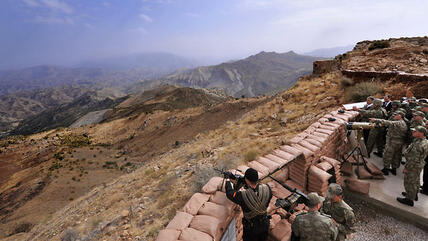  جنود أتراك في منطقة هاكاري الكردية على حدود تركيا مع العراق. أ ب