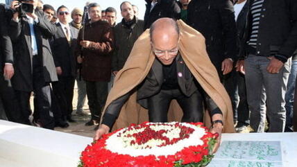 Tunisia's president Moncef Marzouki pays tribute to Mohamed Bouazizi who set himself on fire, an act which sparked the so-called Jasmin revolution (photo: dapd)