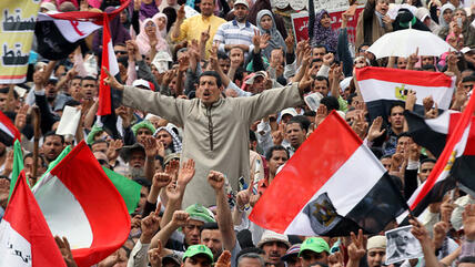 Egyptian demonstrators on Tahrir Square (photo: dpa)