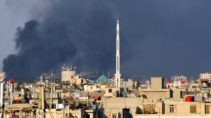Clouds of smoke rise above Damascus after the attack on 18 July 2012 (photo: dapd)
