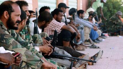 Fighters prepare for clashes between rival militias in the southern Libyan city of Sabha (photo: Reuters)