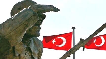 Statue of Ataturk in Ankara (photo: dpa)