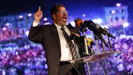  مرشح الإخوان محمد مرسي رئيس مصري بصلاحيات محدودة