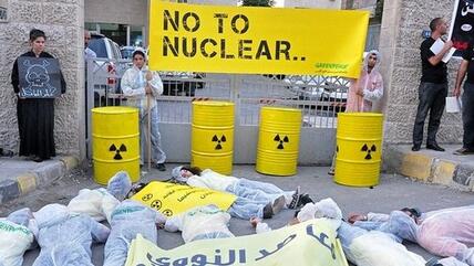 Protest von Greenpeace-Aktivisten vor dem Energieministerium in Amman; Foto: © Greenpeace
