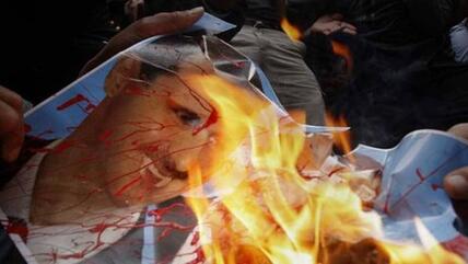 Demonstrators burn a poster of Syrian President Bashar al-Assad outside the Syrian Embassy in Nicosia (photo: dapd)