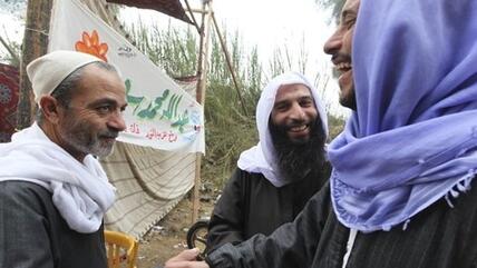 Nado Abo El-Nada, center, candidate of the Salafist al-Nour party during the election campaign (photo: Reuters)