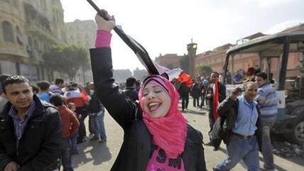 Demonstrantin in Kairo nach dem Sturz Mubaraks; Foto: AP