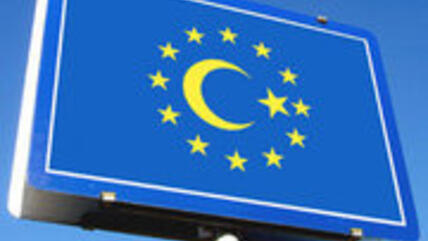 Fotomontage Halbmond und EU-Symbol; © DW/Bilderbox