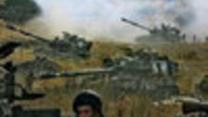 المدفعية الإسرائيلية تضرب أهدافا في لبنان، الصورة: أ ب