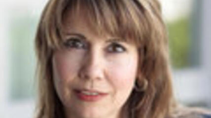 النجمة التلفزيونية كريستينا بيكر مؤلفة كتاب "من قناة م تي في إلى مكة"