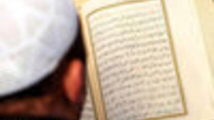 مسلم يقرأ القرآن، دويتشه فيله