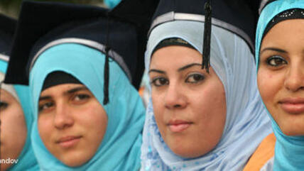 Female Palestinian graduates during their graduation ceremony (photo: picture-alliance/landov)