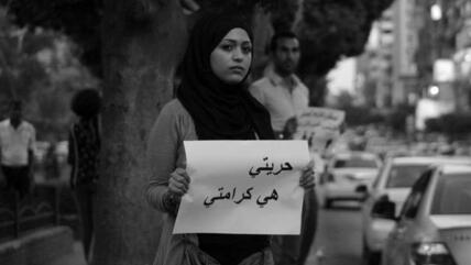 'Meine Freiheit ist meine Würde': Frau demonstriert in Kairo; Foto: AP
