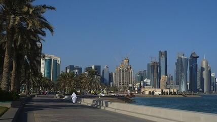 Promenade in and skyline of Doha, Qatara (photo: DW)