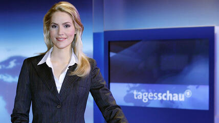 The anchor woman, Judith Rakers, presenting the German news bulletin, ''Tagesschau'' (photo: dpa/Sebastian Widmann)