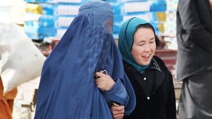 Burka and headscarf – worn in equal measure by Afghan women (photo: Marian Brehmer)