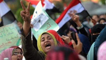 مصريات في ميدان التحرير، الصورة د ب ا