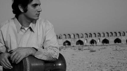 The Iranian Tombak virtuoso Mohammad Reza Mortazavi in Isfahan (photo: Wikipedia)