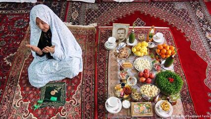  يستعد الإيرانيون لاستقبال عامهم الجديد يبدأ (من يوم 21 آذار/ مارس الجاري)، حيث تشهد الأسواق حركة دؤوبة استعداداً لإحياء تقاليد عيد "النوروز".