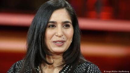 Die Journalistin Souad Mekhennet in einer Talkshow (Foto: Müller-Stauffenberg/imago)