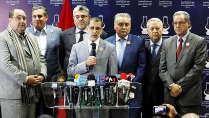 سعد الدين العثماني رئيس الحكومة الجديدة في مؤتمر صحفي مع زعماء أحزاب الإئتلاف