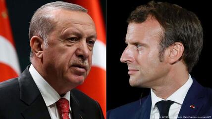Die Türkei zahlt für die aggressive Außenpolitik einen hohen Preis: „Jenseits der Landesgrenzen ist die Türkei heute so isoliert wie lange nicht. In Europa und der EU ist Erdogan weitgehend auf sich allein gestellt. Die Verbalattacken gegen Macron werden hier kaum als Wiedergutmachung empfunden, konstatiert Ronald Meinardus.