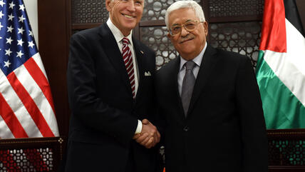 الرئيس الفلسطيني محمود عباس مع الرئيس الامريكي المنتخب جو بايدن في صورة من الأرشيف  (Credit: Debbie Hill/AP Photo/picture alliance ).