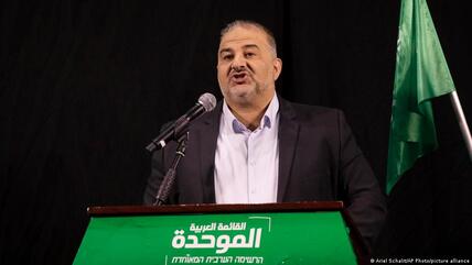 منصور عباس (47 عاما) زعيم القائمة العربية الموحدة في إسرائيل.