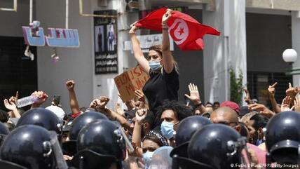 Proteste gegen die miserable wirtschaftliche Lage in Tunis im Dezember 2020; Foto: Fethi Belaid/AFP/Getty Images