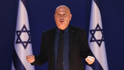 عيساوي فريج، عمره 57 عاما، يشغل منصب وزير التعاون الإقليمي في عهد رئيس الوزراء نفتالي بينيت - يونيو / حزيران 2021 في إسرائيل.